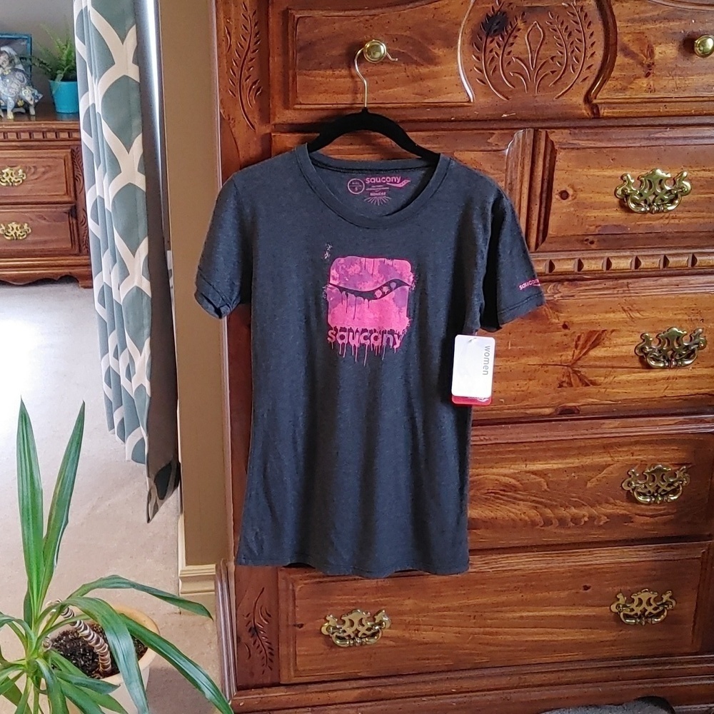 💚NWT WOMEN'S SAUCONY RUNNING T-SHIRT